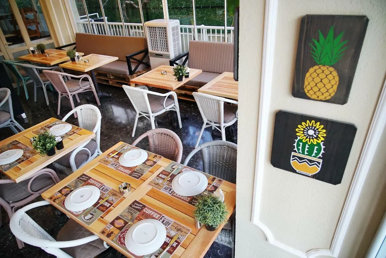 蓝色宫殿公寓式酒店 马尔马里斯